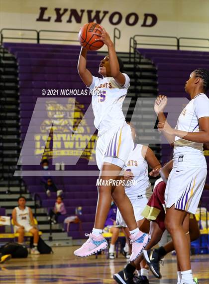 Thumbnail 3 in Downey vs. Lynwood photogallery.