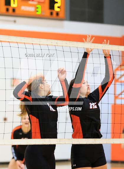 Thumbnail 1 in Grand Saline vs Mineola photogallery.