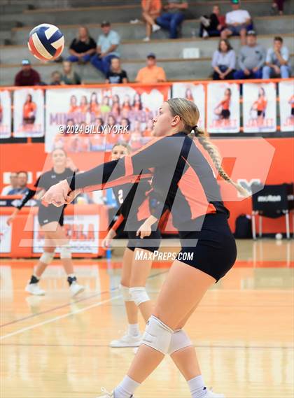 Thumbnail 2 in Grand Saline vs Mineola photogallery.