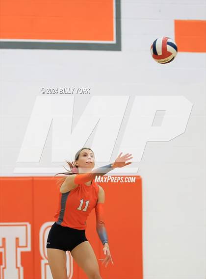 Thumbnail 3 in Grand Saline vs Mineola photogallery.