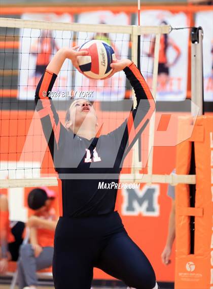 Thumbnail 3 in Grand Saline vs Mineola photogallery.