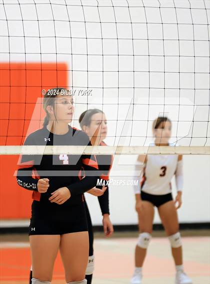 Thumbnail 3 in Grand Saline vs Mineola photogallery.