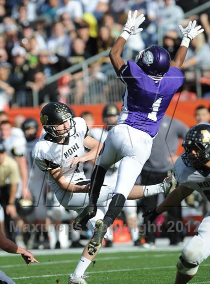 Thumbnail 2 in Monarch vs. Denver South (CHSAA 4A Final) photogallery.