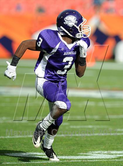Thumbnail 2 in Monarch vs. Denver South (CHSAA 4A Final) photogallery.
