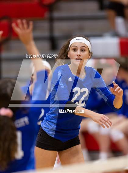 Thumbnail 1 in Lincoln @ Neshannock photogallery.