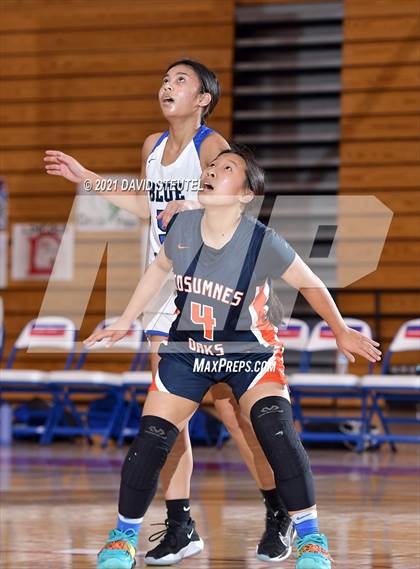 Thumbnail 2 in Cosumnes Oaks vs. Davis (Folsom-Vista Classic) photogallery.
