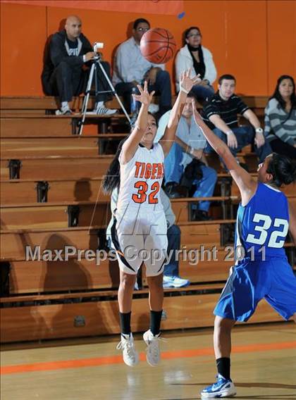 Thumbnail 1 in South Pasadena vs. Burbank (San Gabriel Valley Classic) photogallery.