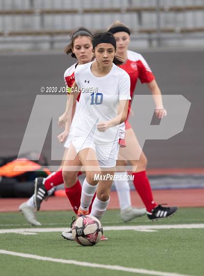 Thumbnail 2 in  Lee [Robert E.] vs Bowie (SAISD Tournament) photogallery.