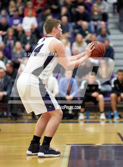 Thumbnail 2 in Madison vs. Battlefield (VHSL 6D Regional Final) photogallery.