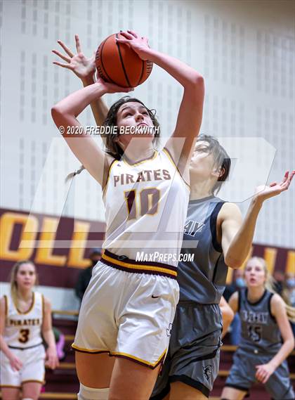 Thumbnail 1 in Lindsay @ Collinsville photogallery.