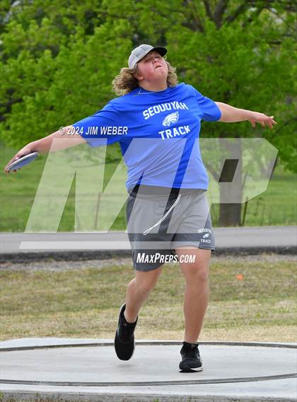 Thumbnail 1 in Warner Eagles Invitational photogallery.
