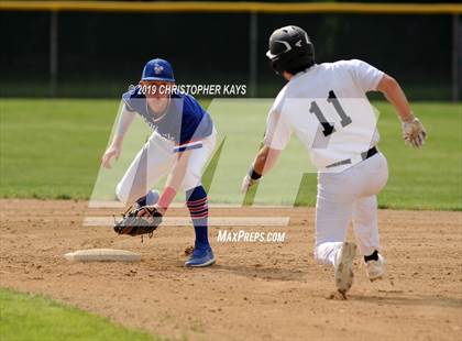 Thumbnail 2 in Nashville vs. Fairfield (IHSA 2A Sectional Semifinal) photogallery.