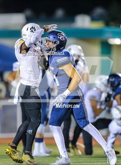 Thumbnail 2 in Calabasas vs Sierra Canyon photogallery.