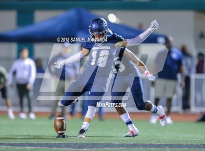 Thumbnail 1 in Calabasas vs Sierra Canyon photogallery.