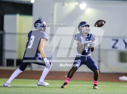 Thumbnail 2 in Calabasas vs Sierra Canyon photogallery.