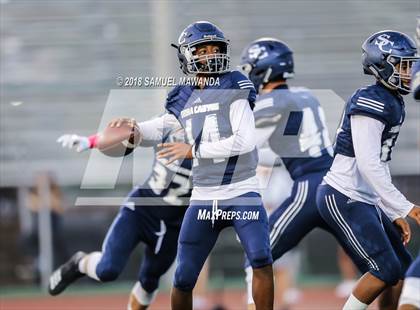Thumbnail 2 in Calabasas vs Sierra Canyon photogallery.