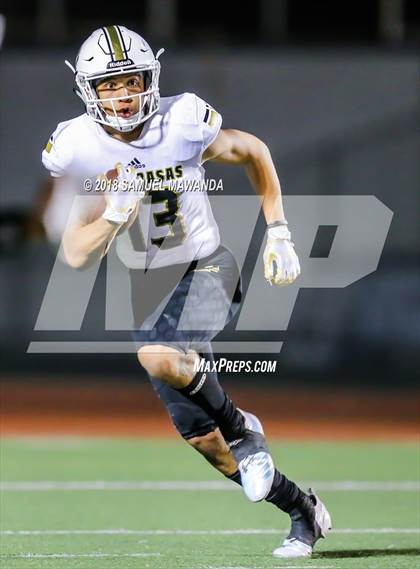 Thumbnail 1 in Calabasas vs Sierra Canyon photogallery.