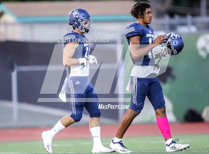 Thumbnail 1 in Calabasas vs Sierra Canyon photogallery.