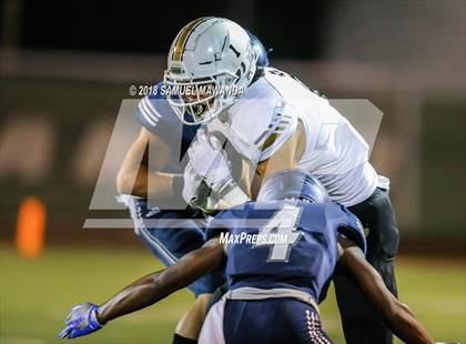 Thumbnail 1 in Calabasas vs Sierra Canyon photogallery.