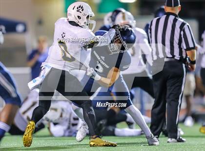 Thumbnail 1 in Calabasas vs Sierra Canyon photogallery.