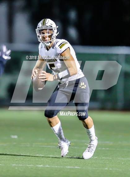 Thumbnail 3 in Calabasas vs Sierra Canyon photogallery.