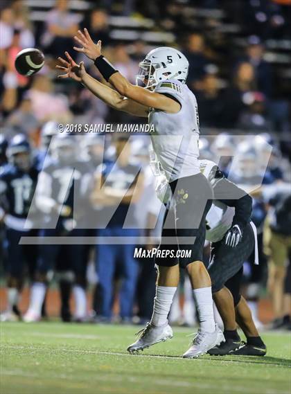 Thumbnail 2 in Calabasas vs Sierra Canyon photogallery.