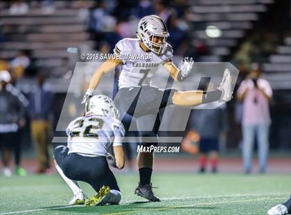 Thumbnail 2 in Calabasas vs Sierra Canyon photogallery.
