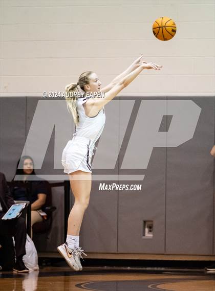 Thumbnail 3 in Morris Catholic vs. Morristown photogallery.