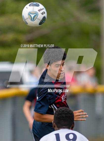 Thumbnail 3 in Terry Sanford vs. Fayetteville Academy (Battle for the Bell) photogallery.