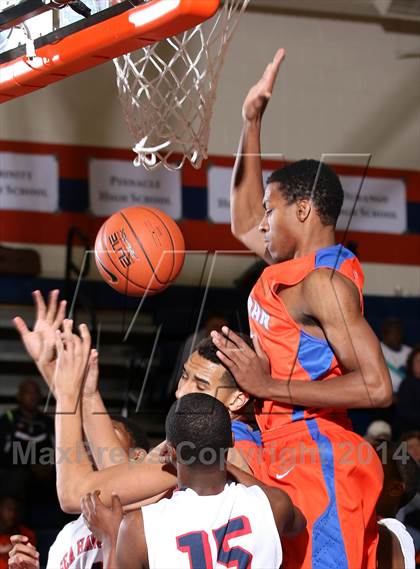 Thumbnail 1 in Redondo Union vs. Bishop Gorman (Tarkanian Classic) photogallery.