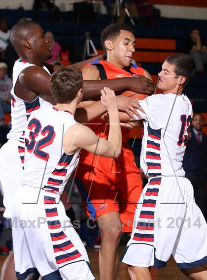 Thumbnail 2 in Redondo Union vs. Bishop Gorman (Tarkanian Classic) photogallery.