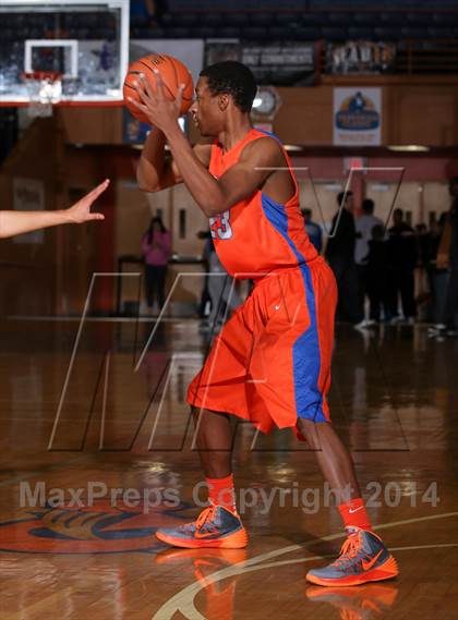 Thumbnail 2 in Redondo Union vs. Bishop Gorman (Tarkanian Classic) photogallery.