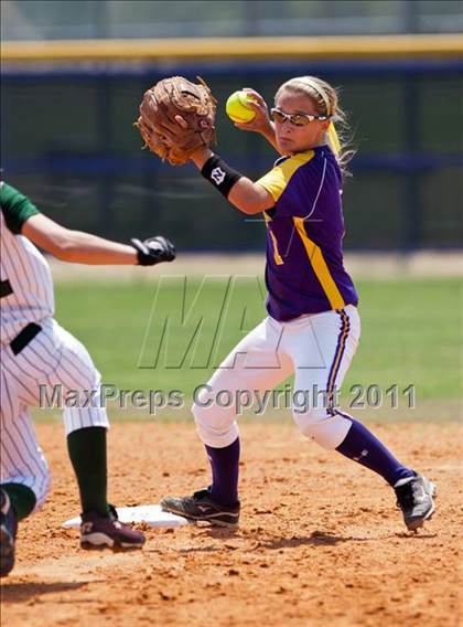 Thumbnail 2 in Santa Fe vs Montgomery (UIL 4A Region III Final - Game 3) photogallery.