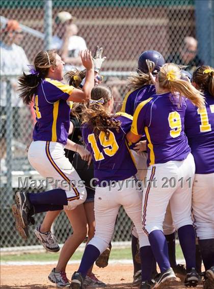 Thumbnail 3 in Santa Fe vs Montgomery (UIL 4A Region III Final - Game 3) photogallery.