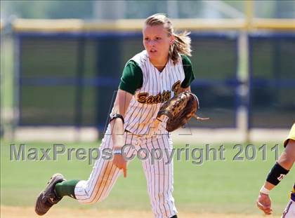Thumbnail 3 in Santa Fe vs Montgomery (UIL 4A Region III Final - Game 3) photogallery.