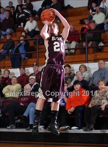 Thumbnail 3 in Benton v. Mt. Carmel (IHSA Class 2A Carmi Regional Semi-Final) photogallery.