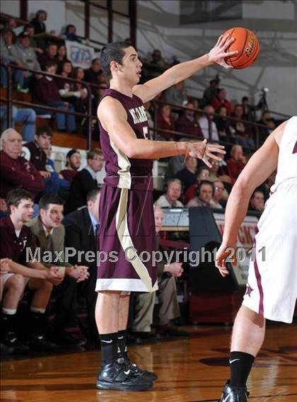 Thumbnail 3 in Benton v. Mt. Carmel (IHSA Class 2A Carmi Regional Semi-Final) photogallery.