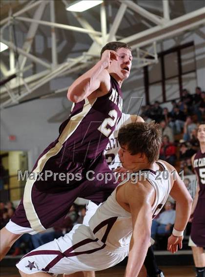 Thumbnail 3 in Benton v. Mt. Carmel (IHSA Class 2A Carmi Regional Semi-Final) photogallery.