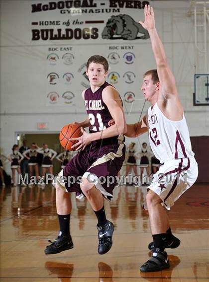Thumbnail 3 in Benton v. Mt. Carmel (IHSA Class 2A Carmi Regional Semi-Final) photogallery.