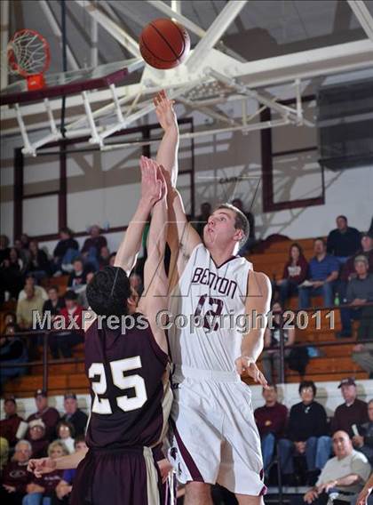 Thumbnail 2 in Benton v. Mt. Carmel (IHSA Class 2A Carmi Regional Semi-Final) photogallery.
