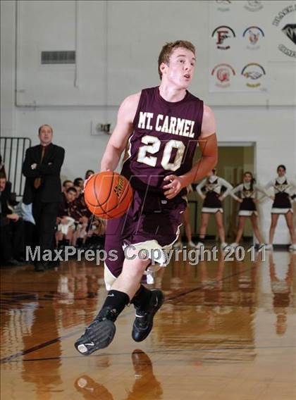 Thumbnail 2 in Benton v. Mt. Carmel (IHSA Class 2A Carmi Regional Semi-Final) photogallery.