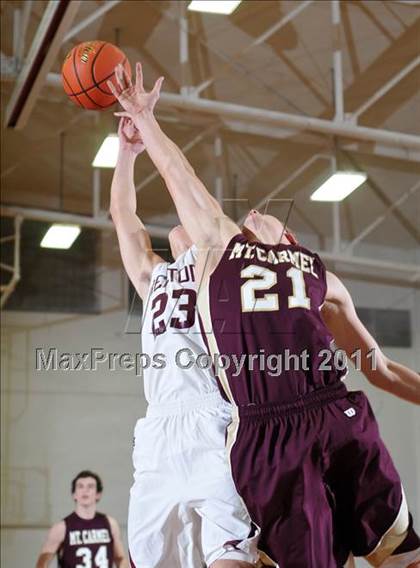Thumbnail 2 in Benton v. Mt. Carmel (IHSA Class 2A Carmi Regional Semi-Final) photogallery.