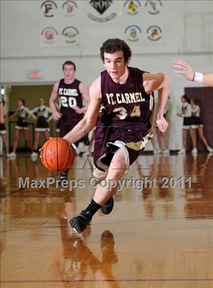 Thumbnail 2 in Benton v. Mt. Carmel (IHSA Class 2A Carmi Regional Semi-Final) photogallery.