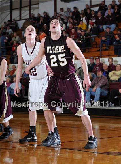 Thumbnail 2 in Benton v. Mt. Carmel (IHSA Class 2A Carmi Regional Semi-Final) photogallery.