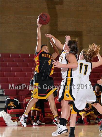 Thumbnail 2 in Berkley vs. Del Oro (Common Good Classic) photogallery.