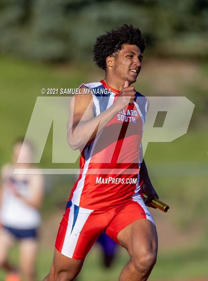 Thumbnail 1 in Metro Conference Track and Field Meet (4X400 Meter) photogallery.