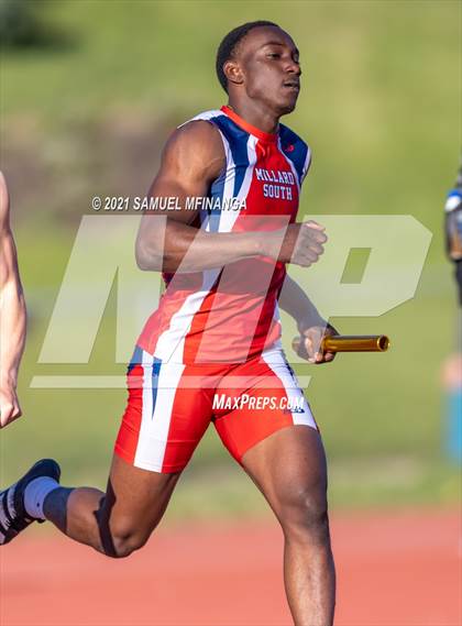 Thumbnail 1 in Metro Conference Track and Field Meet (4X400 Meter) photogallery.