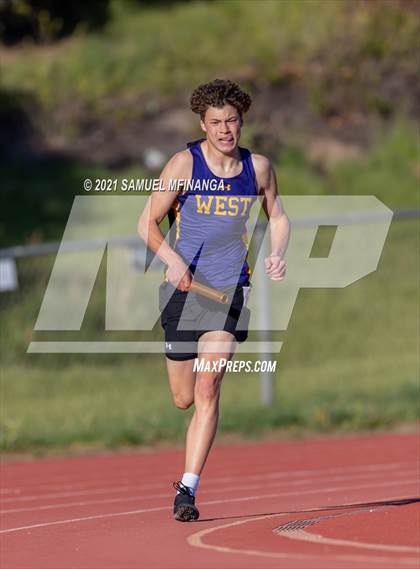 Thumbnail 3 in Metro Conference Track and Field Meet (4X400 Meter) photogallery.