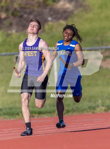 Thumbnail 1 in Metro Conference Track and Field Meet (4X400 Meter) photogallery.