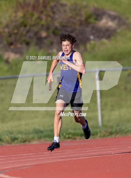 Thumbnail 1 in Metro Conference Track and Field Meet (4X400 Meter) photogallery.